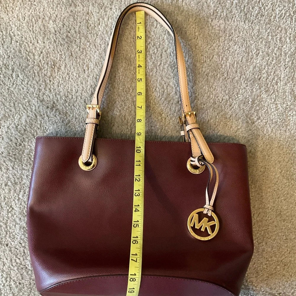 ❗️SOLD❗️Michael Kors Jet Set Medium Leather Tote - Picture 10 of 15